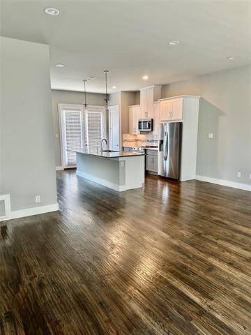 Foto del edificio - 724 N Plano Rd