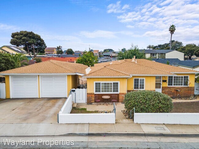 Building Photo - 4 br, 1 bath House - 1881 Luzern Street