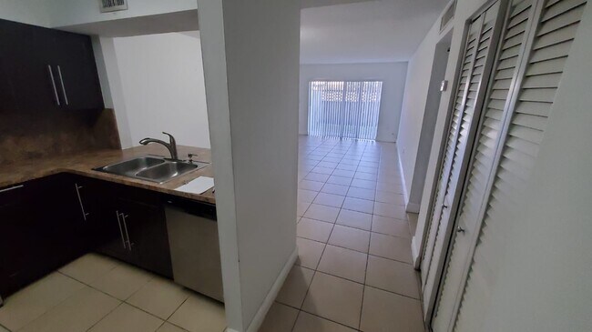 Foto del edificio - 4804 NW 79th Ave