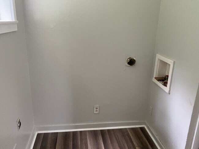 Foto del edificio - 2600 Trichel St