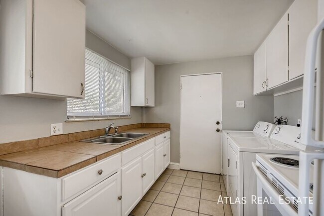 Photo - 1395 Lansing St Apartment