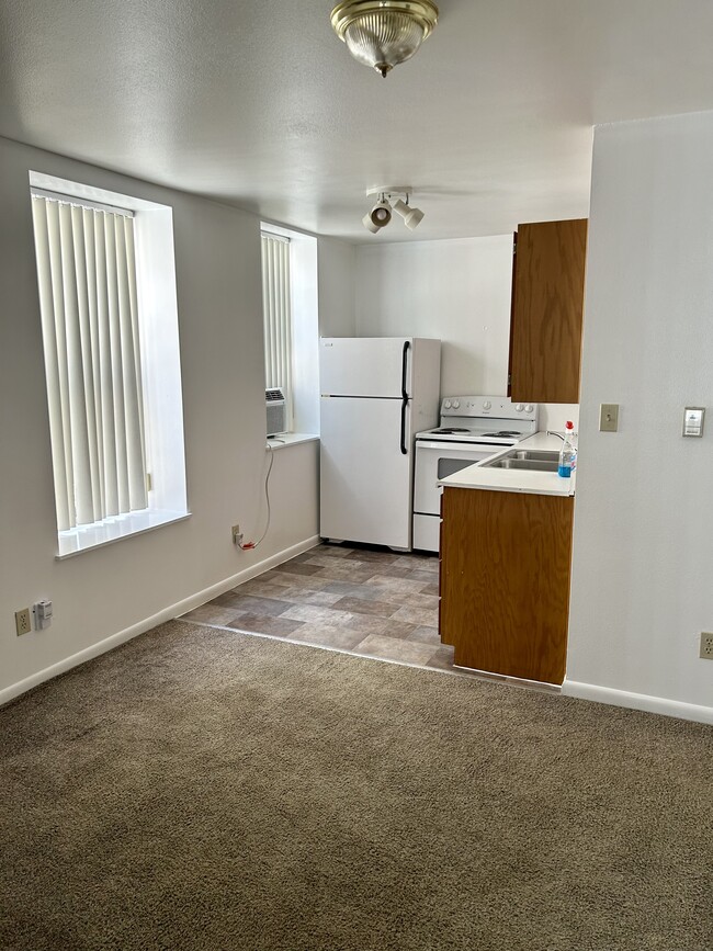Building Photo - 454 S 500 E