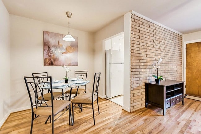 Building Photo - 6218 Gehring St