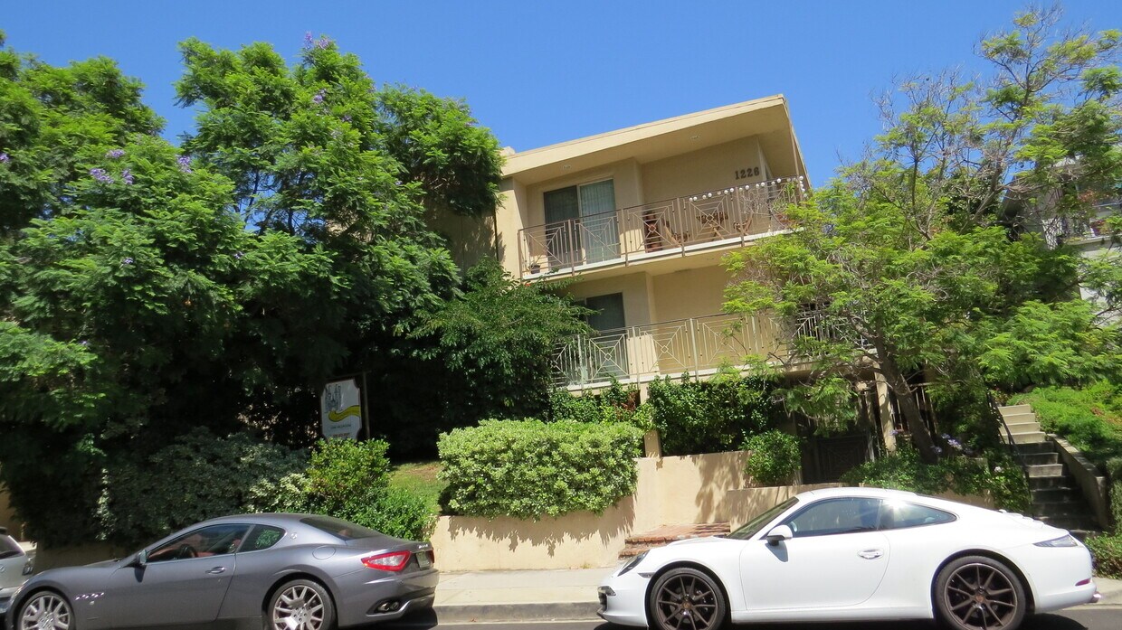 Primary Photo - 1226 McClellan Dr