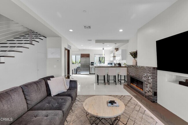 Foto del edificio - 4485 Hazeltine Ave