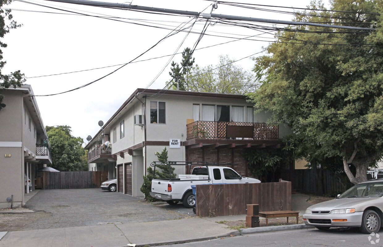 Primary Photo - Red Oak Apartments