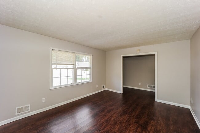 Building Photo - 3840 Benchmark Dr