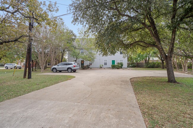 Building Photo - 2908 Whisper Oaks Ln