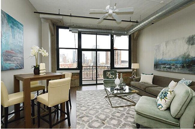 Building Photo - 221 E Cullerton St