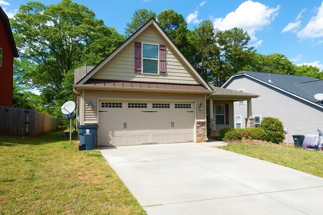 Foto del edificio - 161 Tiara Ridge Ln