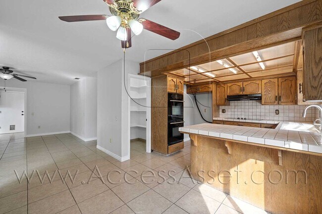 Foto del edificio - Spacious 4 Bed/2 Bath Home On Quiet Cul-de...