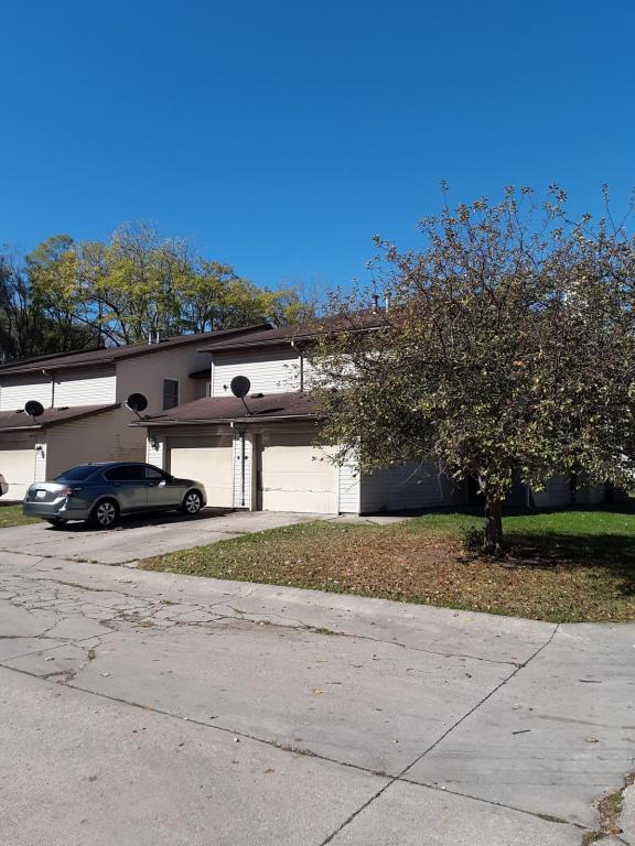 Building Photo - 5127 W Canterbury Dr