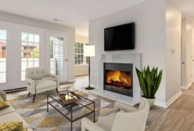 Photo - Commuter's dream, modern living House