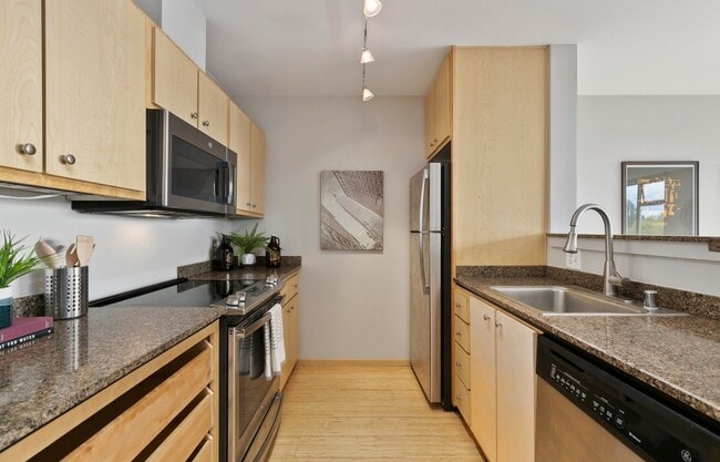 Building Photo - 425 23rd Ave S