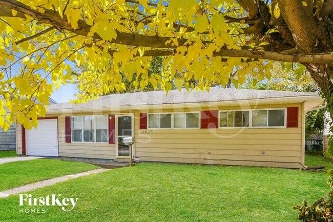 Building Photo - 4834 N Kenyon Dr