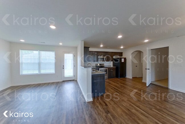 Building Photo - 202 Fieldstone Cir