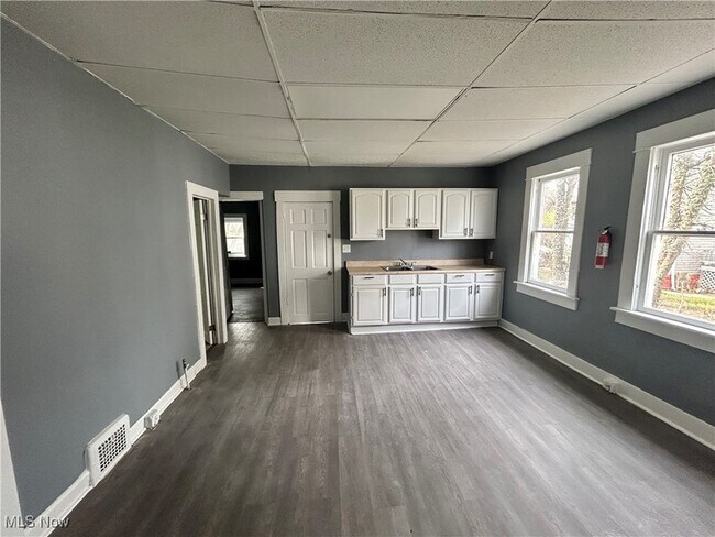 Foto del edificio - 10304 Shale Ave