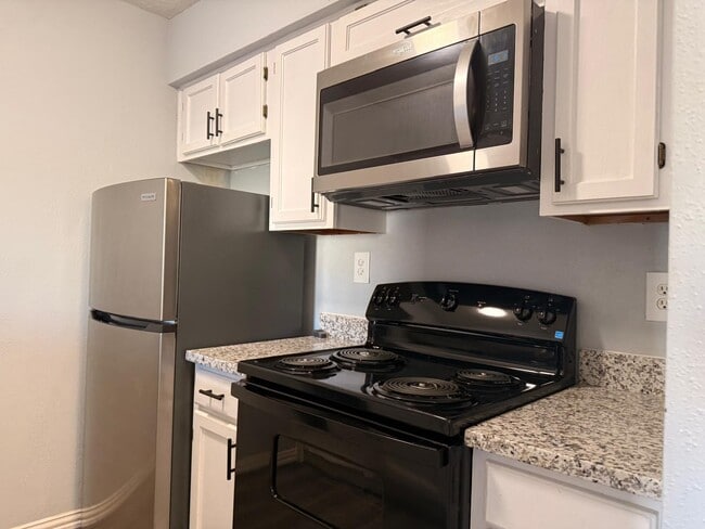 Building Photo - 10555 Turtlewood Ct