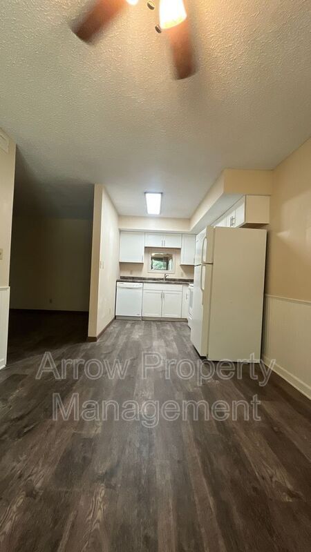 Building Photo - 3405 Holdrege St