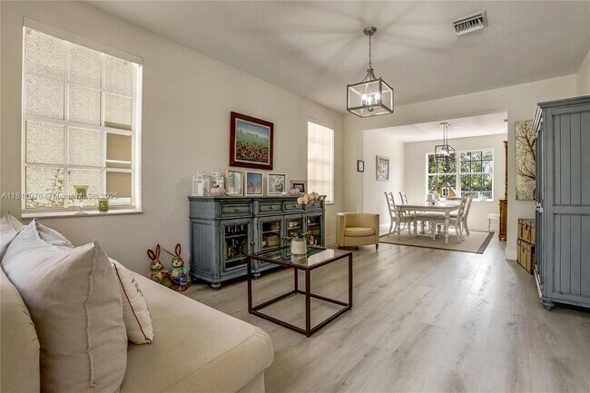 Foto del edificio - 4322 Fox Ridge Dr