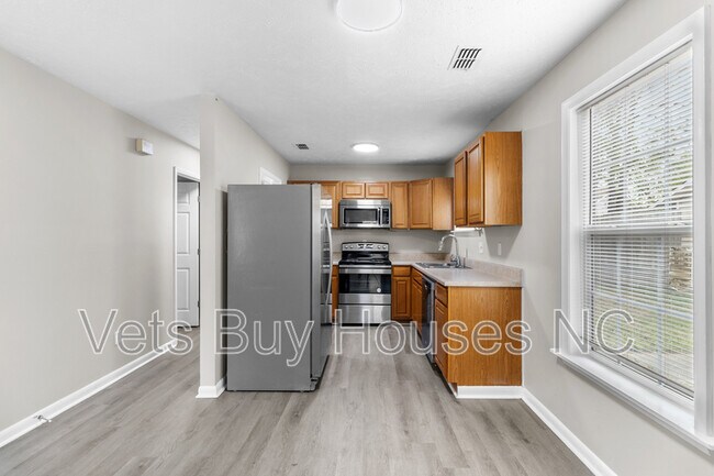 Foto del edificio - 7052 Candlewood Dr