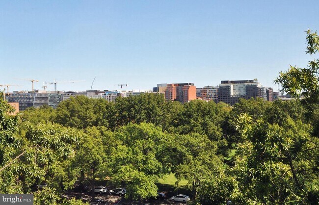 Foto del edificio - 1301 Delaware Ave SW