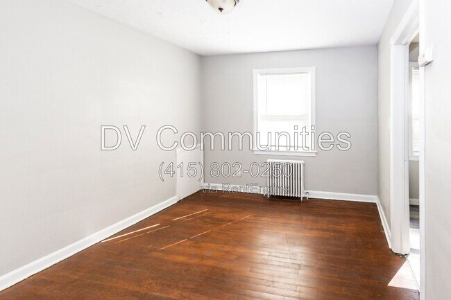 Foto del edificio - 2487 Noble Rd