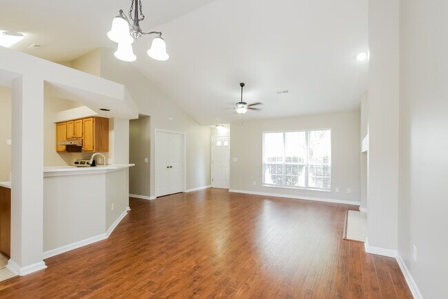 Building Photo - 7434 Crestside Ln
