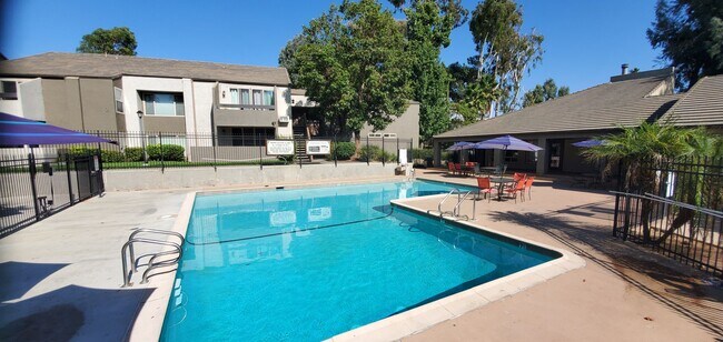 Foto del edificio - Gated Community Living with Pool, Tennis Courts & W/D Hookups – Escondido