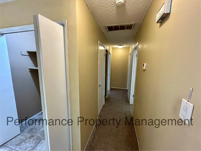 Foto del edificio - Cute 3 Bed/2 Bath SW Bakersfield Home w RB...