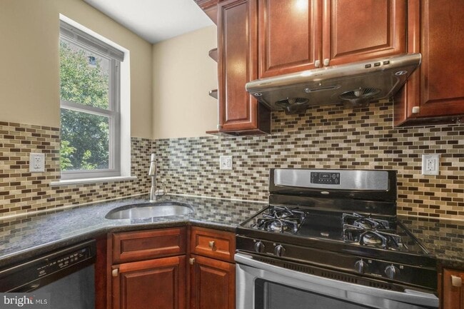 Photo - 1523 Ellsworth St Apartment