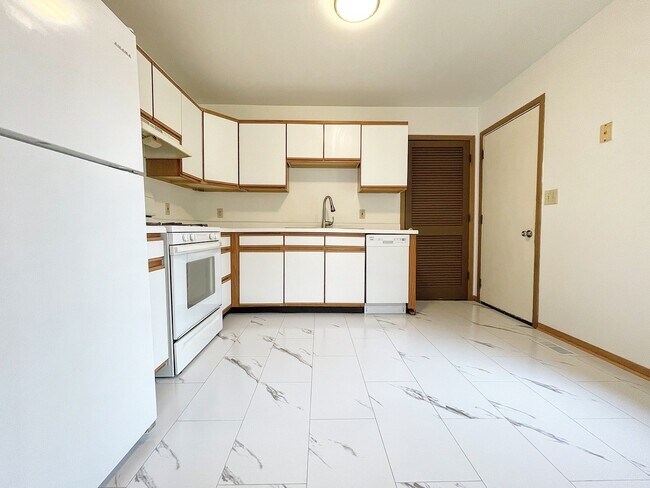 Foto del edificio - 150-154 Meadows Cir