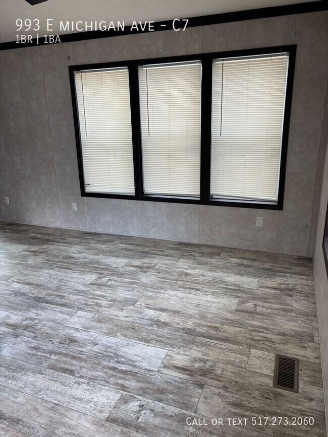 Foto del edificio - 993 E Michigan Ave