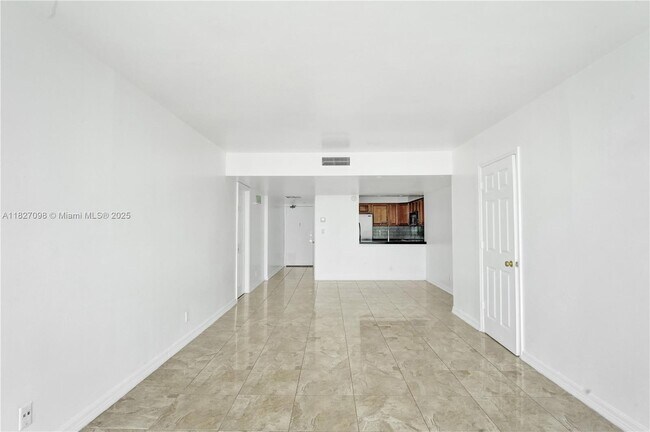 Foto del edificio - 20335 W Country Club Dr