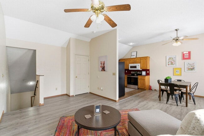 Building Photo - Beartown Townhomes