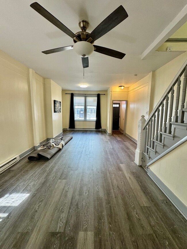 Building Photo - Spacious 3 Bed North Philadelphia Home | S...