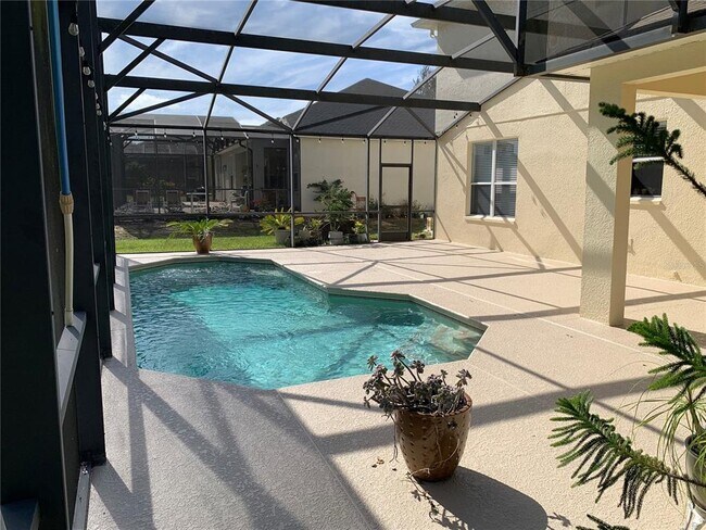 Foto del edificio - 845 Wildflower Rd