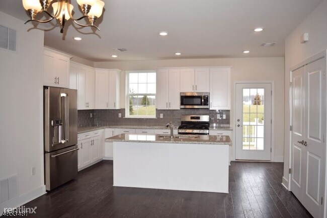 Foto del edificio - 3 br, 3.5 bath Townhome - 6 Gerhard Pl