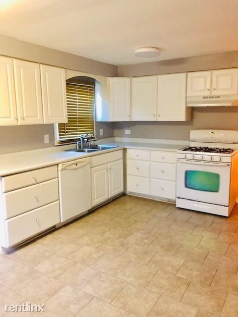 Building Photo - 3 br, 1 bath  - 7035 W 63rd St Unit 2