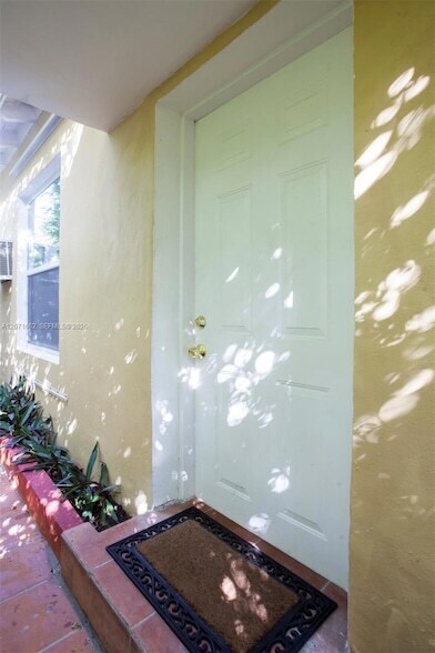 Foto del edificio - 4720 Pine Tree Dr