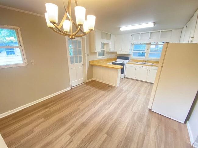 Building Photo - Fully Renovated 3bed/1ba House in 2021 located in North Kannapolis off Hwy 29