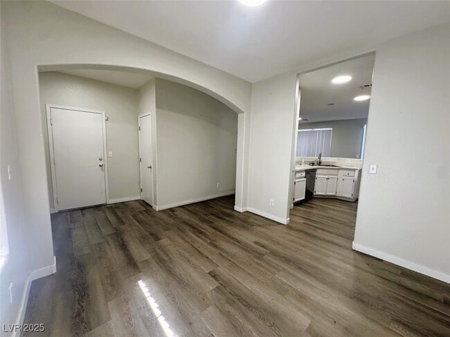 Foto del edificio - 2401 Living Rock Ave