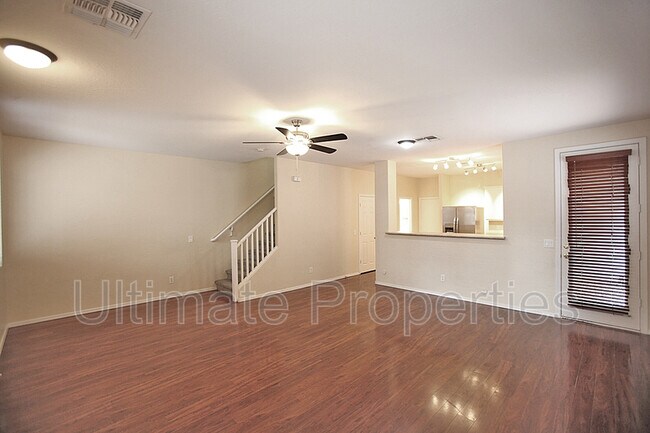Building Photo - 10012 W Kingman St