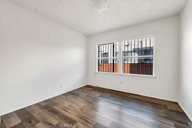 Foto del edificio - 648 W 41st Dr