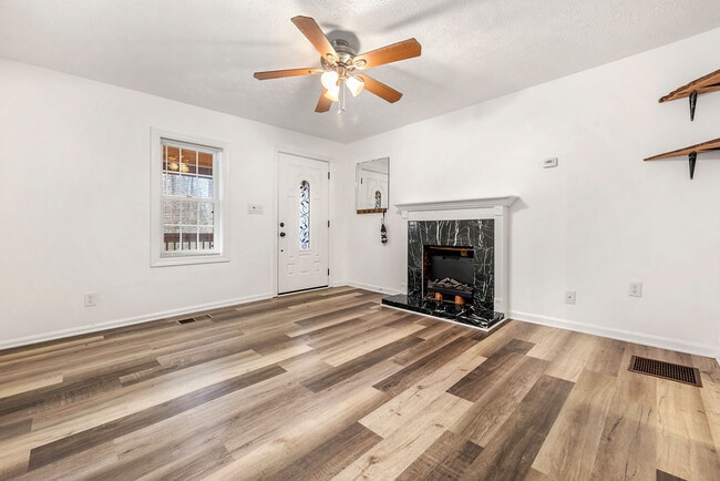 Building Photo - 89 Silas King St