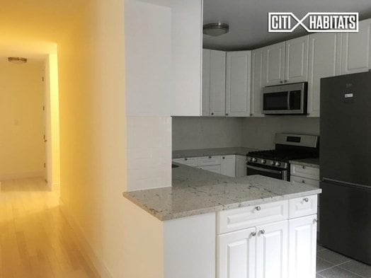 Primary Photo - 120 E 19th St