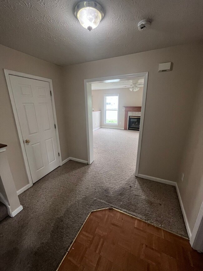Building Photo - 3 Bedroom, 2.5 Bathroom Duplex