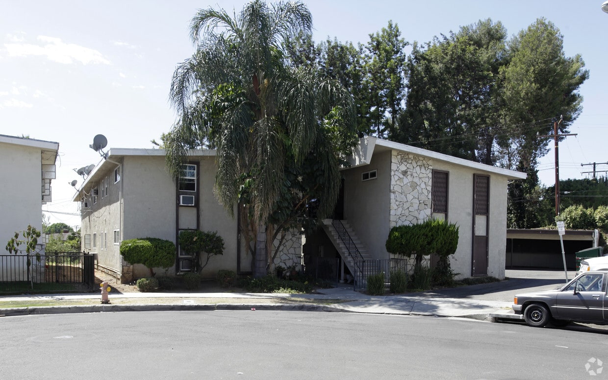 Primary Photo - 821 Corto Way
