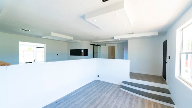 Foto del edificio - 321 Cornell Dr