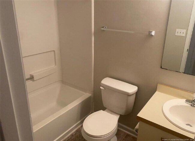 Foto del edificio - 6813 Willowbrook Dr